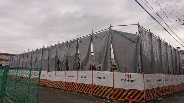 京都市内の市営住宅の解体足場3