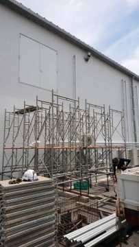 三重県の工場の機械搬出用ステージ